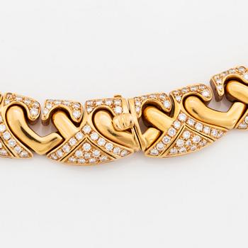 Bulgari collier 18K guld med runda briljantslipade diamanter.