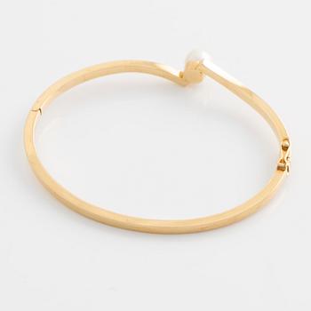 Bracelet 18K gold with a cultured pearl, Stigbert.