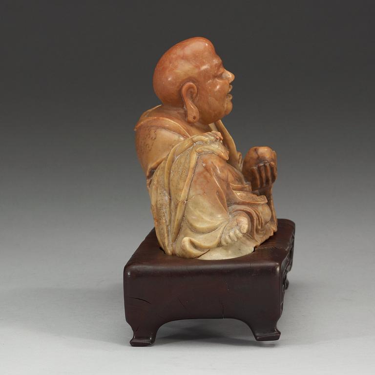 FIGURIN, soapestone. Troligen sen Qing dynastin (1644-1912).