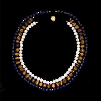 COLLIER, 3 st, 18 k guld -vitguld kullås med briljantslipad diamant ca 0,05ct. Per Borup, Köpenhamn. Vikt ca 6 g.