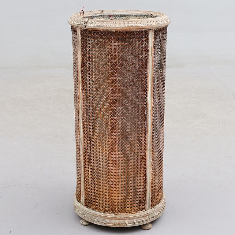 PARAPLYSTÄLL, 1900-talets första hälft.