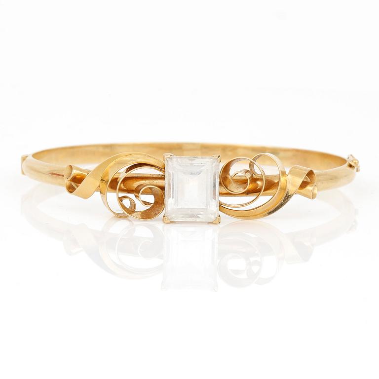 ARMBAND, 18K guld med bergskristall ca 6,40 ct, Guldvaruhuset, Stockholm, 1949. Vikt ca 13 g.