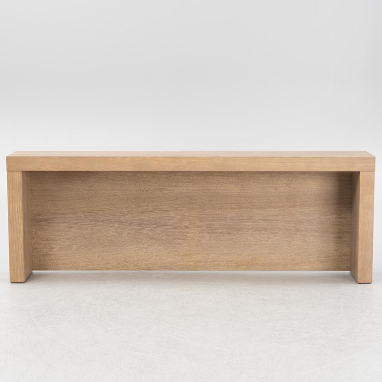 Helene Hennie, sidobord, "Chevely", Slettvoll.