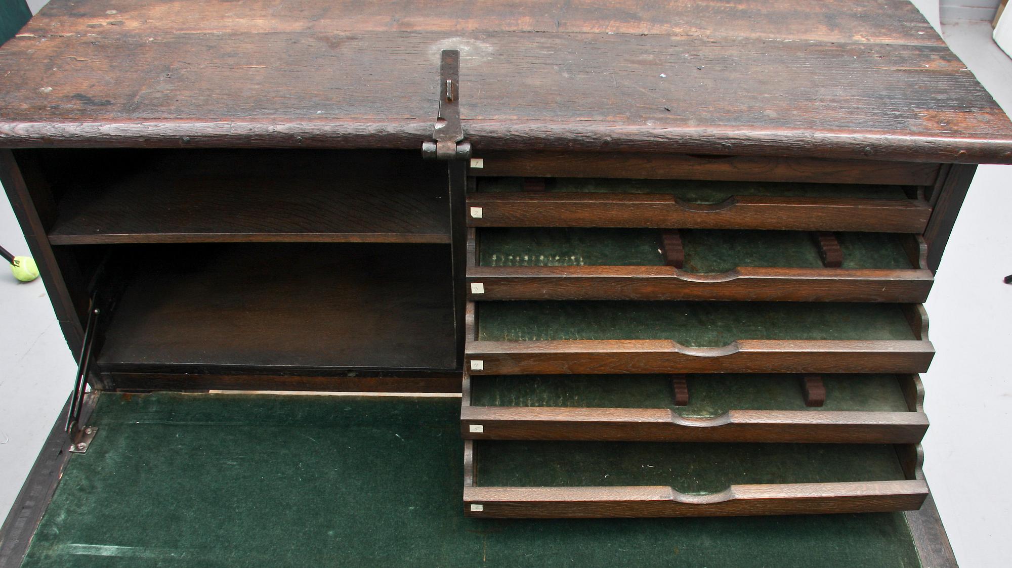 KISTA/SCHATULL, ek, delvis 1700-tal. Sydeuropa.