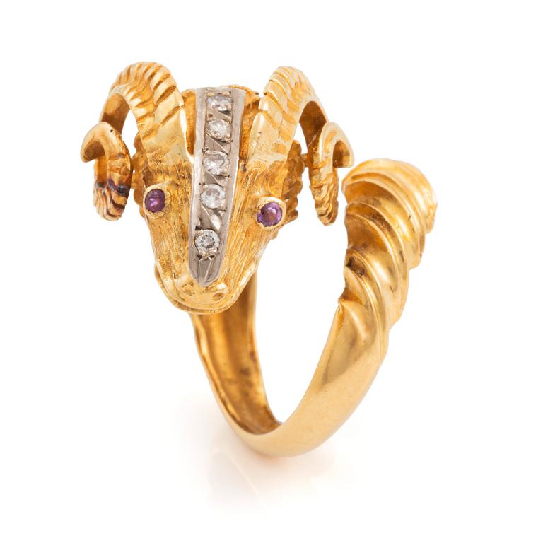 An 18K gold ram´s head ring set with round brilliant-cut diamonds and rubies.