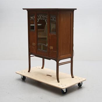 VITRINSKÅP, jugend, tidigt 1900-tal.