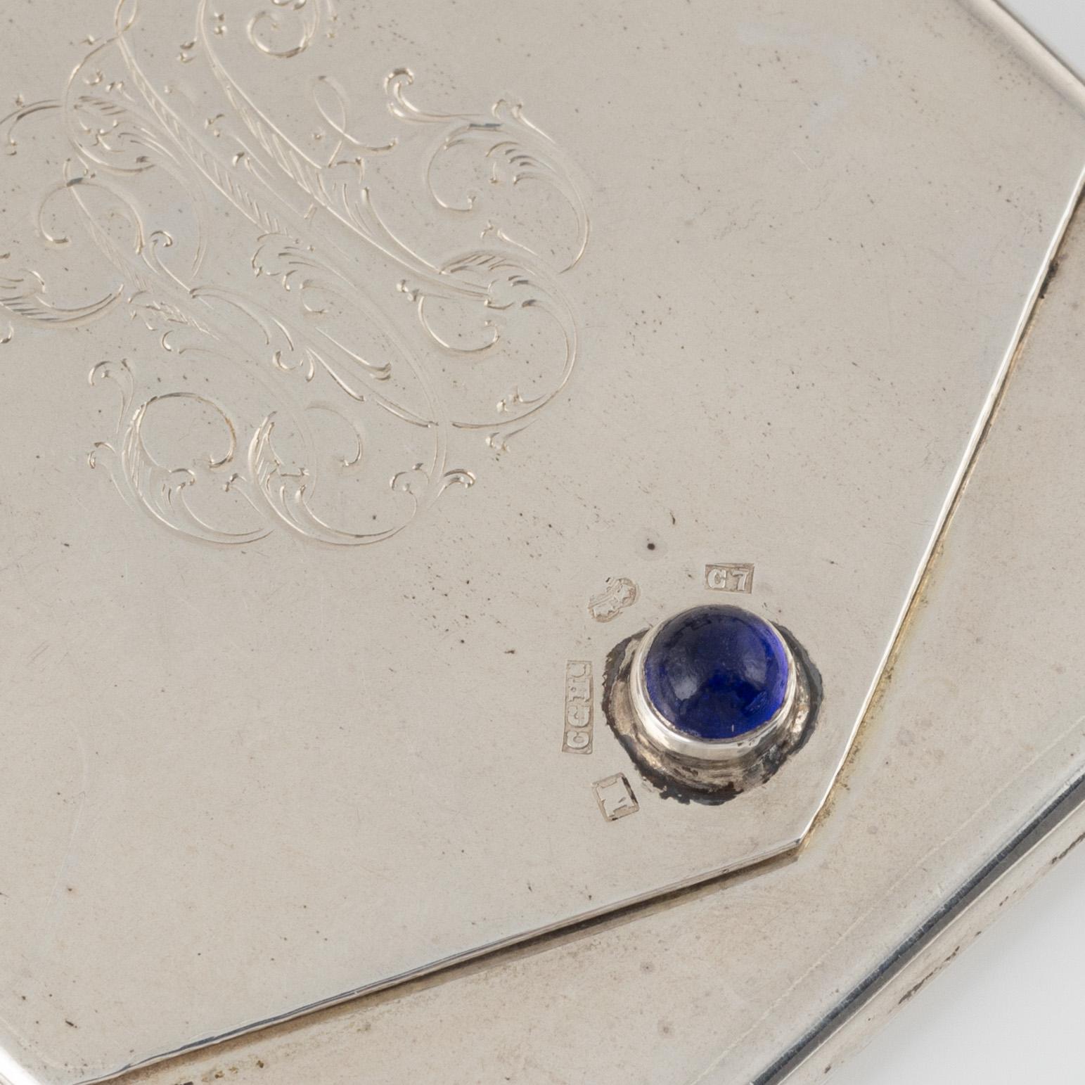 A set of silver boxes and a cup (6 pieces).