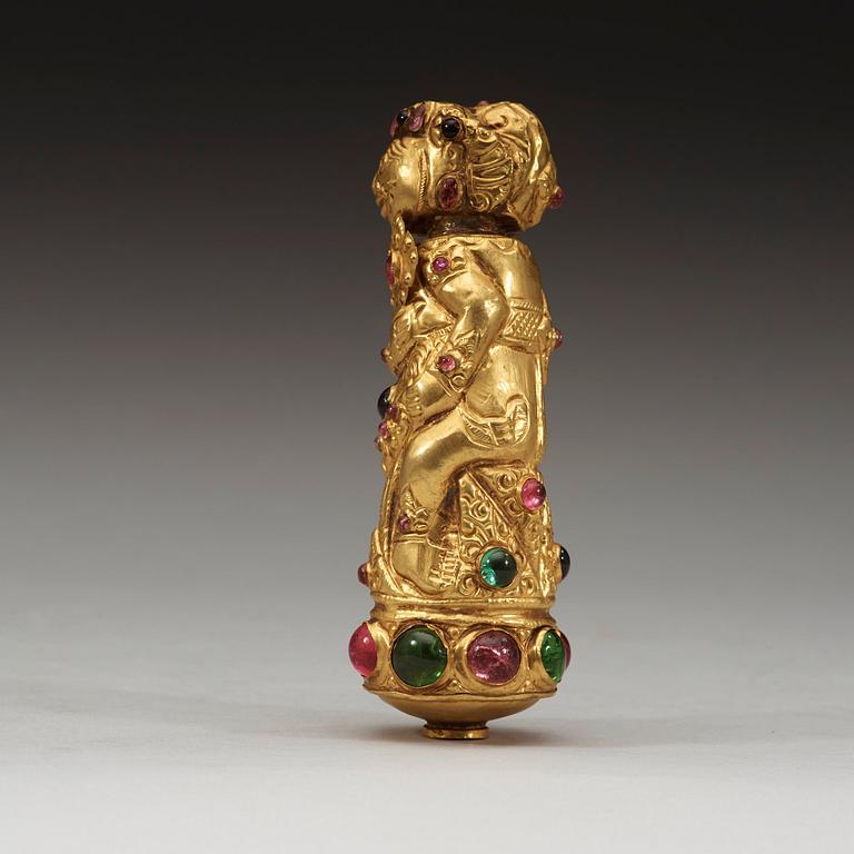 A low content chased gold Kris handle in the shape of Bima, Java or Bali, presumably 19th Century.