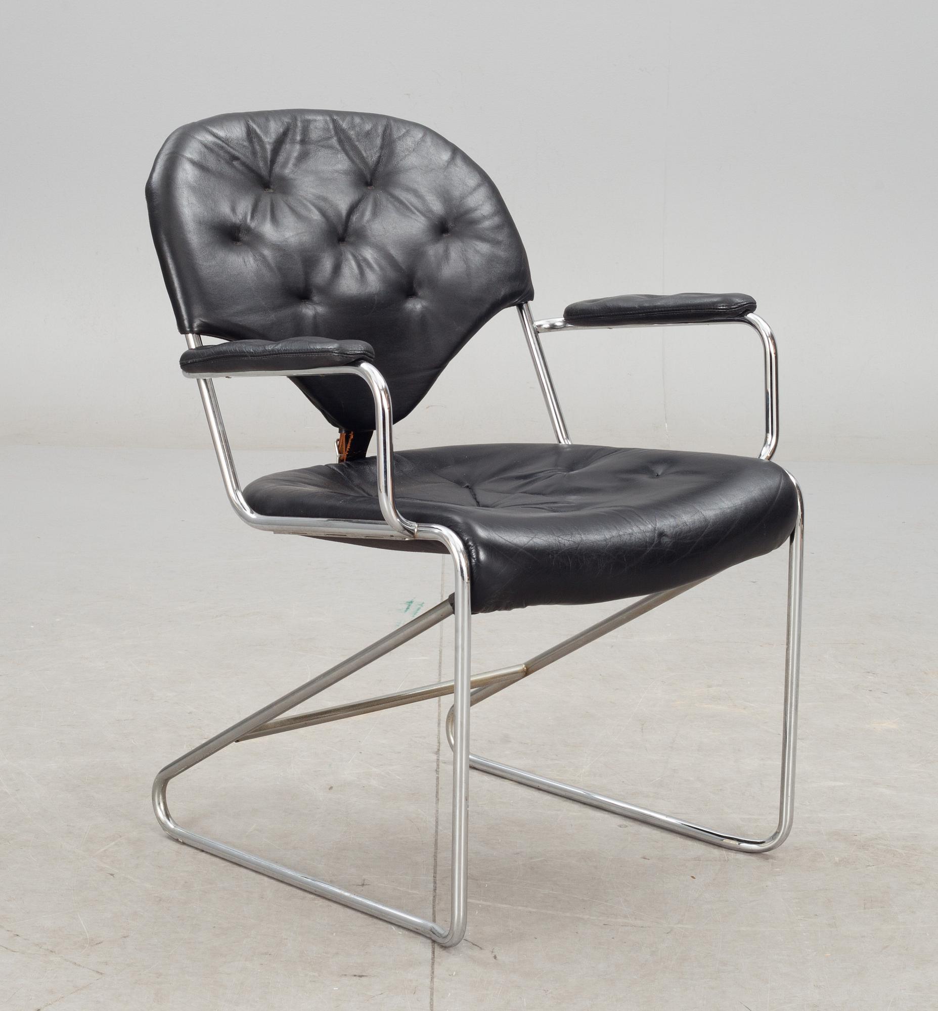 KARMSTOL, Sam Larsson, Dux.