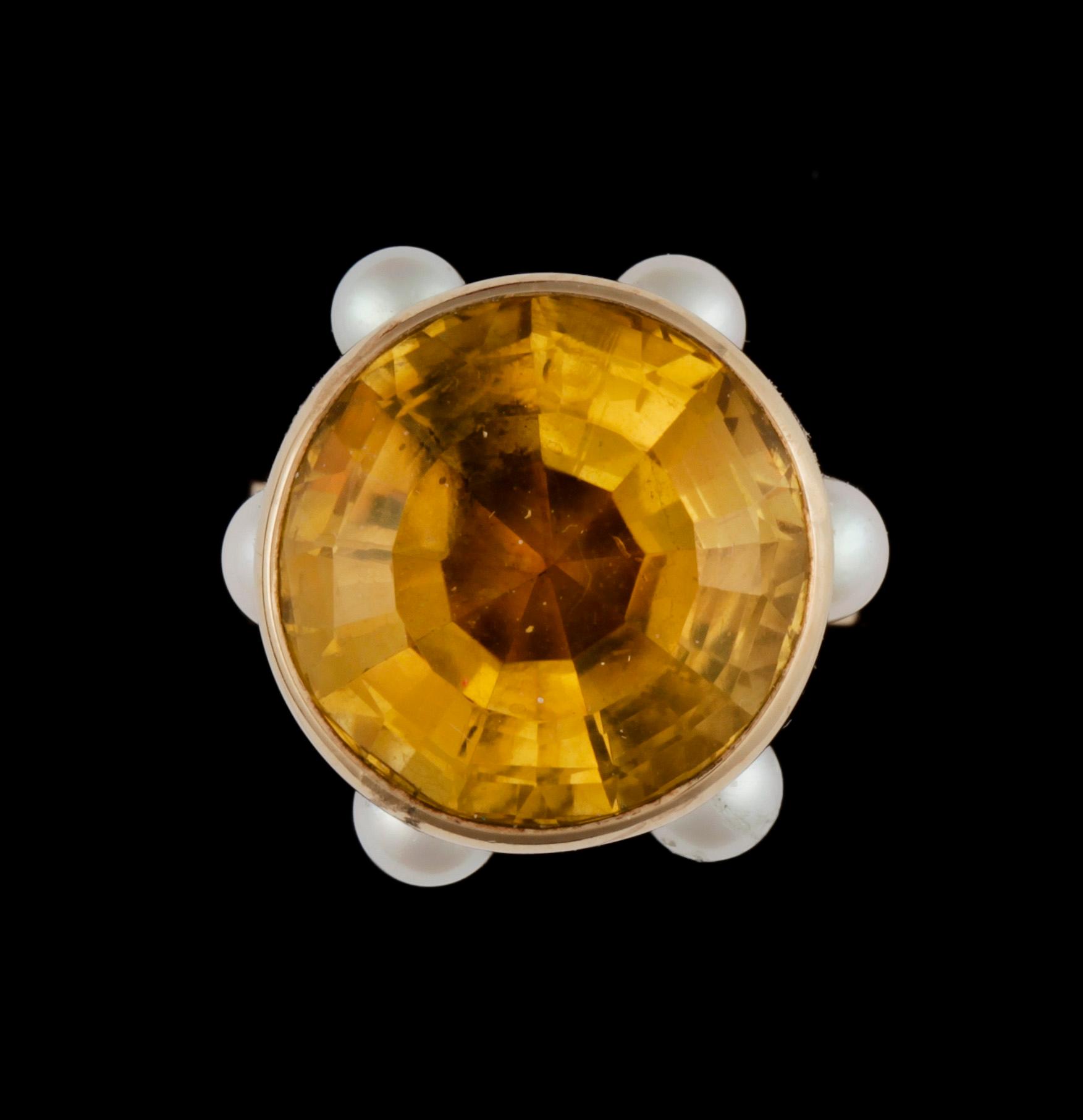 RING, 18K guld, citrin samt pärlor. Alton Guldvaru, Falköping 1967. Vikt ca 10,5g.