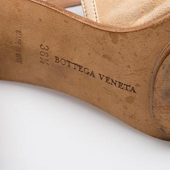 SKOR, Bottega Veneta.