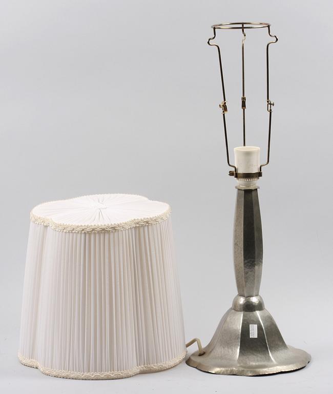 BORDSARMATUR, tenn, 1900-talets första hälft.