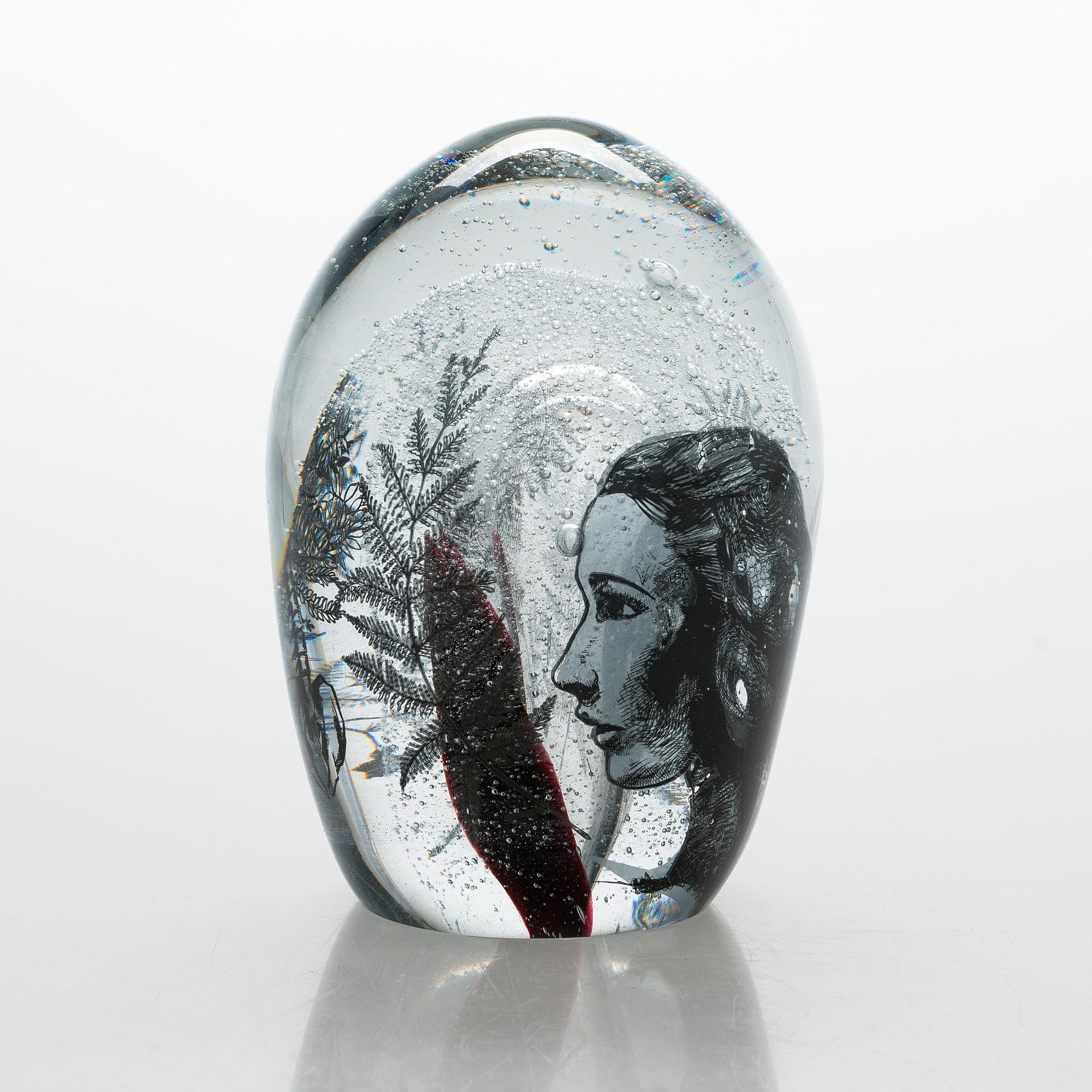 Sini Majuri, glasskulptur, "Cell", version 1, signerad Sini Majuri Suomenlinna 2021.