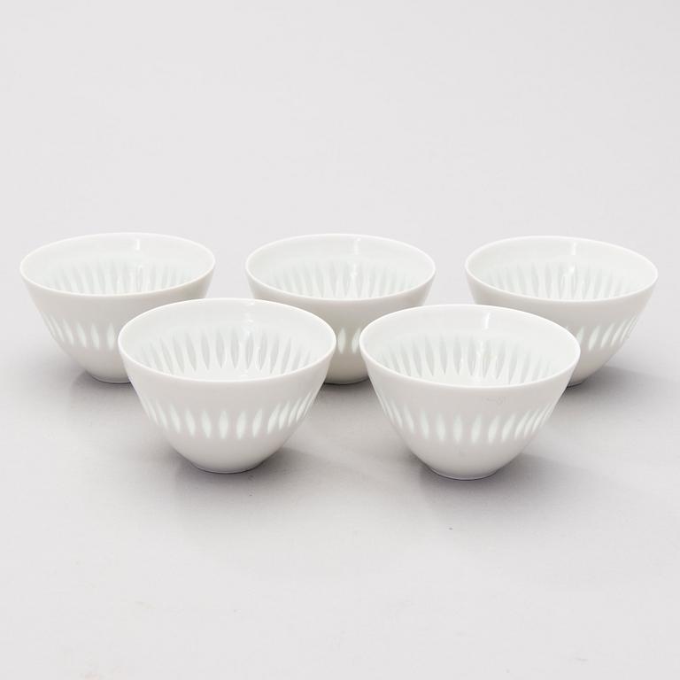 A 40-piece set of tableware in porcelain, signed F.H.Kj. Finland Arabia.