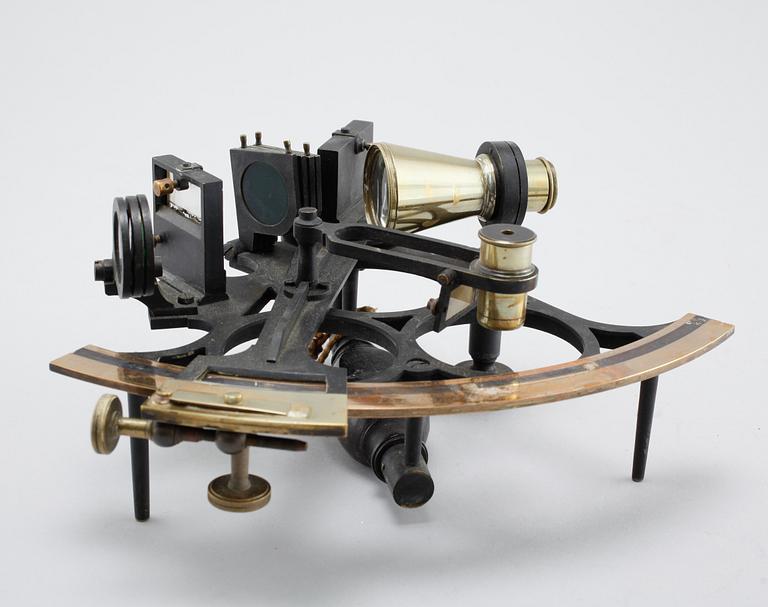 A sextant by Thos Downie in Hamburg from around the year of 1900.