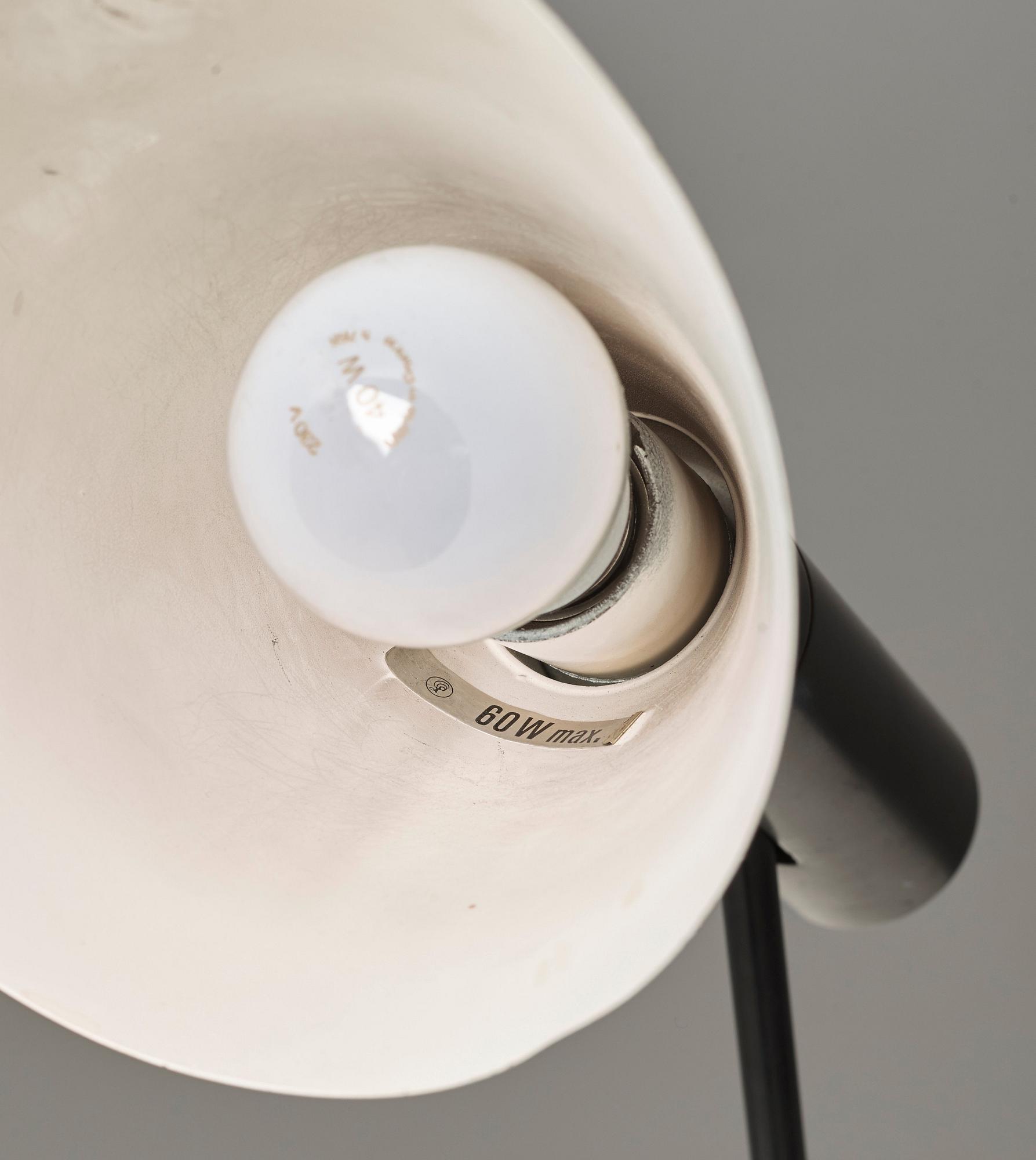 ARNE JACOBSEN, bordslampa "AJ", Louis Poulsen, Danmark.