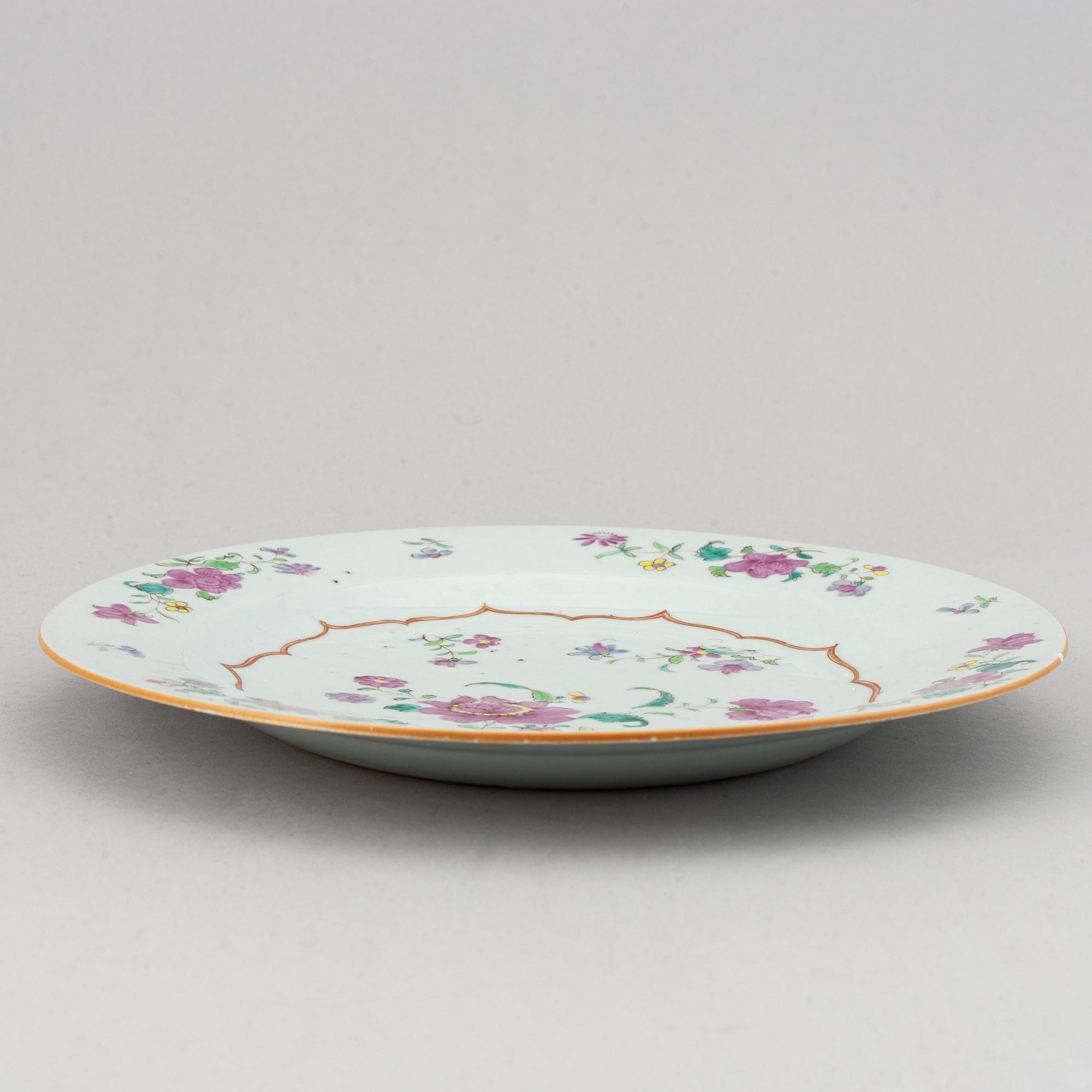 Tallrikar, flata, 11 st, snarlika, kompaniporslin. Qingdynastin, Qianlong (1736-95).