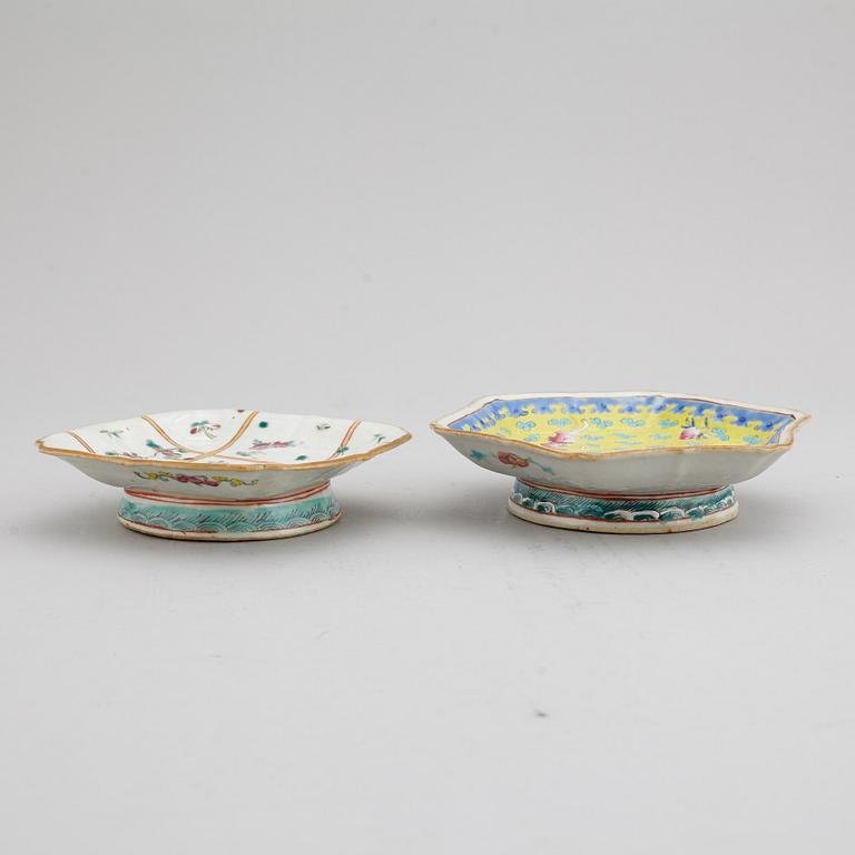 Two famille rose tazzas, late Qing dynasty, circa 1900.