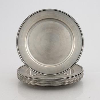 Twelve Swedish Pewter Charger Plates, Scandia Tenn, Karlshamn 1977.