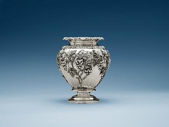 905. A Swedish 19th century silver chamagne-cooler, makers mark of Gustaf Möllenborg, Stockholm 1849.