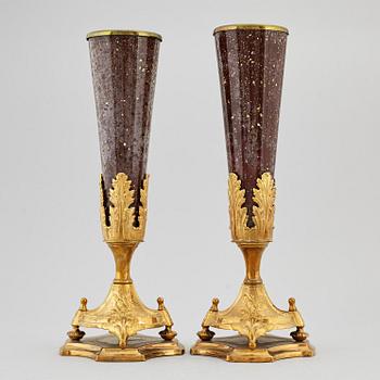 VASER, ett par, empirestil, 1800-tal.