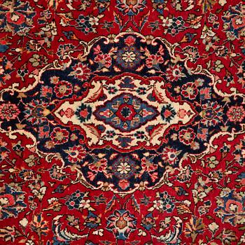 A carpet, semi-antique, Kashan, ca 216 x 136 cm.