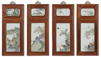 1071. A set with four Chinese porcelain panels with a wooden frame, first half of 20th century.