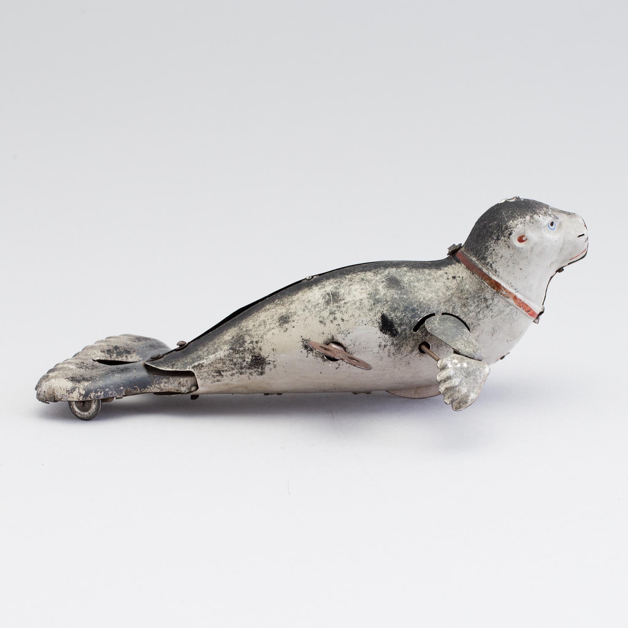 A tinplate Lehmann Der Zahme Seehund, Germany. In production 1899-1935.