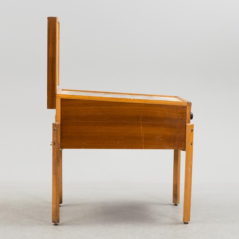 A TH Bergmann & Co "Clipper" pinball-game.