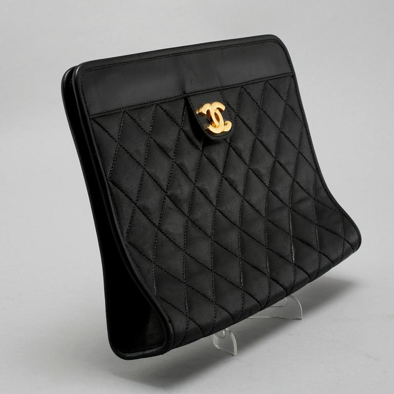 TOILETRY BAG, Chanel.