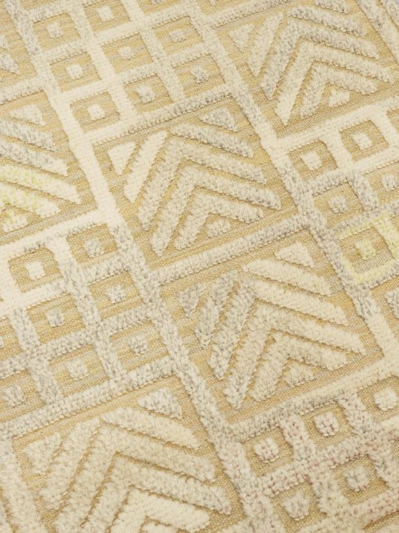 CARPET. Pile in relief. 139,5 x 81,5 cm. Signed ES at the back.