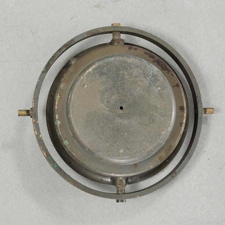 A ships compass from Iver C. Weilbach in Copenhagen, first half of the 20th century.
