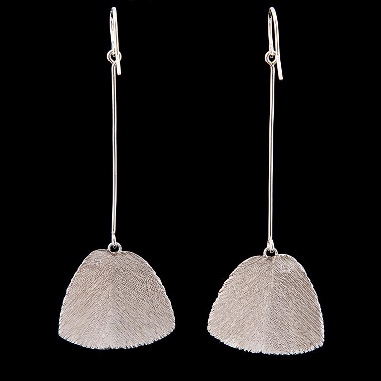 JAANA JUNKKAALA, NECKLACE and EARRINGS, "Serenity", silver. 2018.