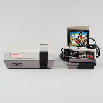 NINTENDO, NES 8-bits konsol, 2 kontroller, samt tre spel, 1980-tal.