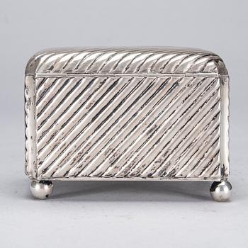 DOSA, silver, Wien, Österrike-Ungern, ca 1900. Totalvikt 326 g.