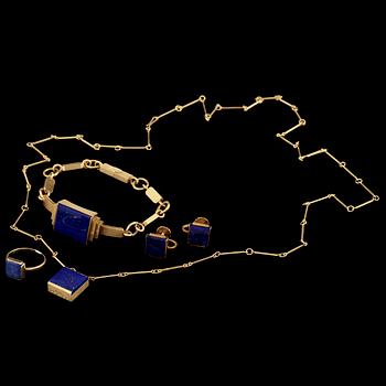 GARNITYR, 4 delar, 18k guld med lapis lazuli, Wiven Nilsson, Lund 1940 - 59. Tot vikt 69 g.