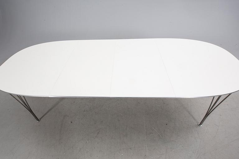 Bruno Mathsson & Piet Hein matbord "Superelips" för Fritz Hansen.