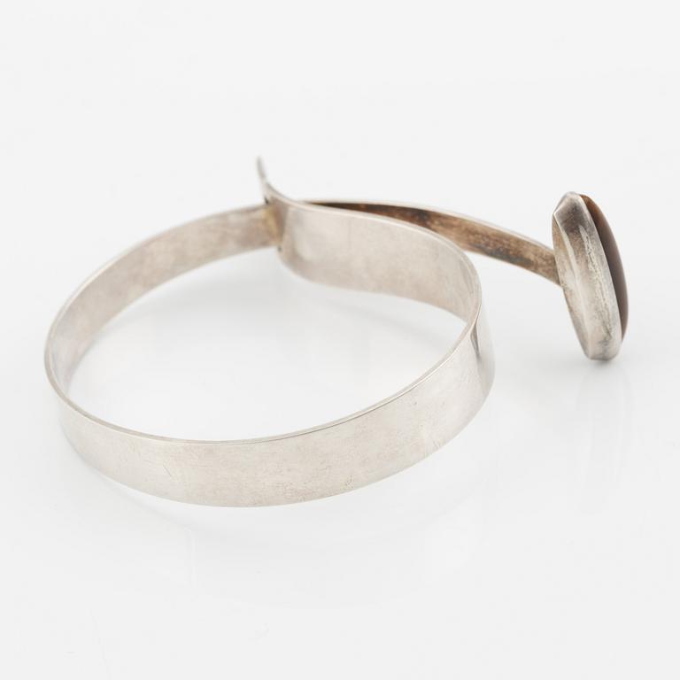 Elis Kauppi, arm ring, sterling silver with tiger's eye.