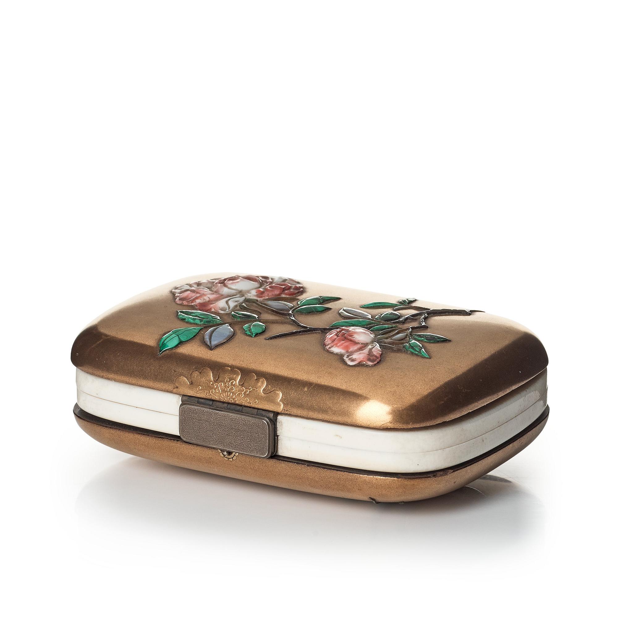 An elegant lacquer cigarett case with inlays of malachite, mother of pearl, and stone, circa 1900.