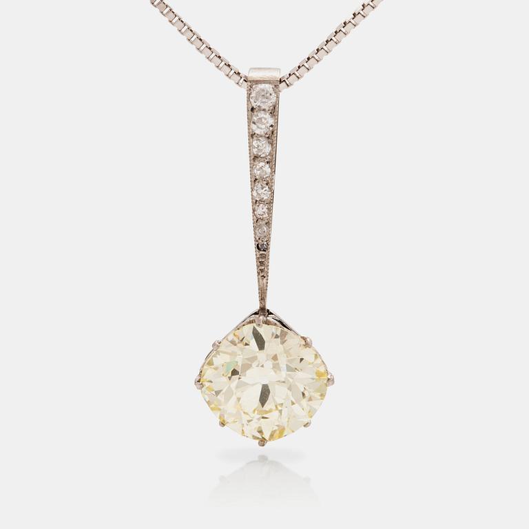 A citca 4.10 ct, Art Deco old cut diamond pendant with chain. Quality circa L-M/VS.