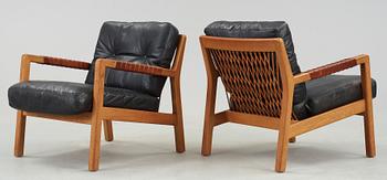 FÅTÖLJER, 2 st, och läder, Carl Gustaf Hiort af Ornäs, Finland sent 1950-tal.