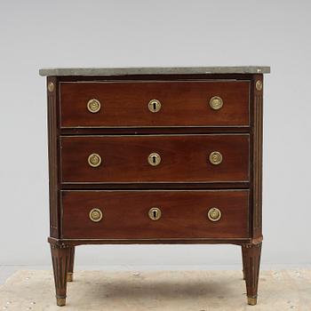 BYRÅ, sengustaviansk, omkring 1800.