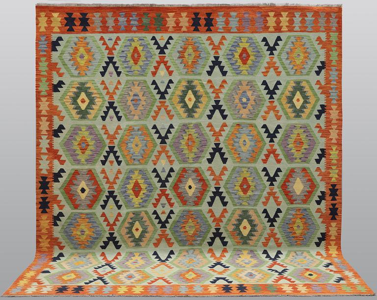 A Kilim carpet, approx. 298 x 258 cm.