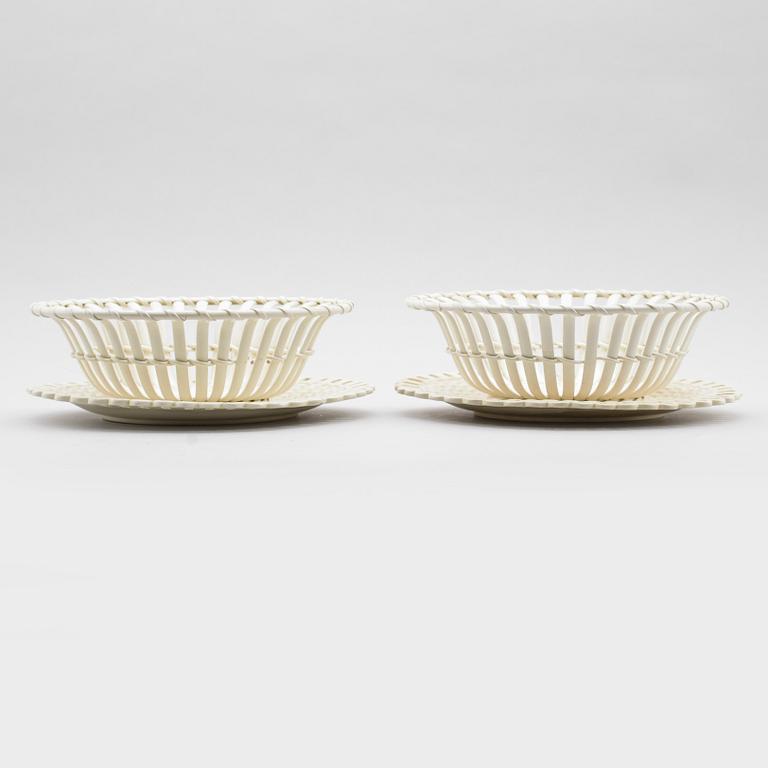 GALLERSKÅLAR OCH FAT, 1 par, flintgods, Neale & Co, England, omkring år 1800.