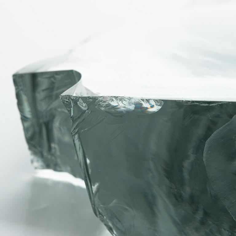 Timo Sarpaneva, skulptur, serien Glass age, "Namnlös" signerad Timo Sarpaneva 1983. Iittalan/Toijalan kivivenveistämö.