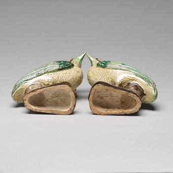 A pair of famille verte figures of quails, Qing dynasty, 19th Century.