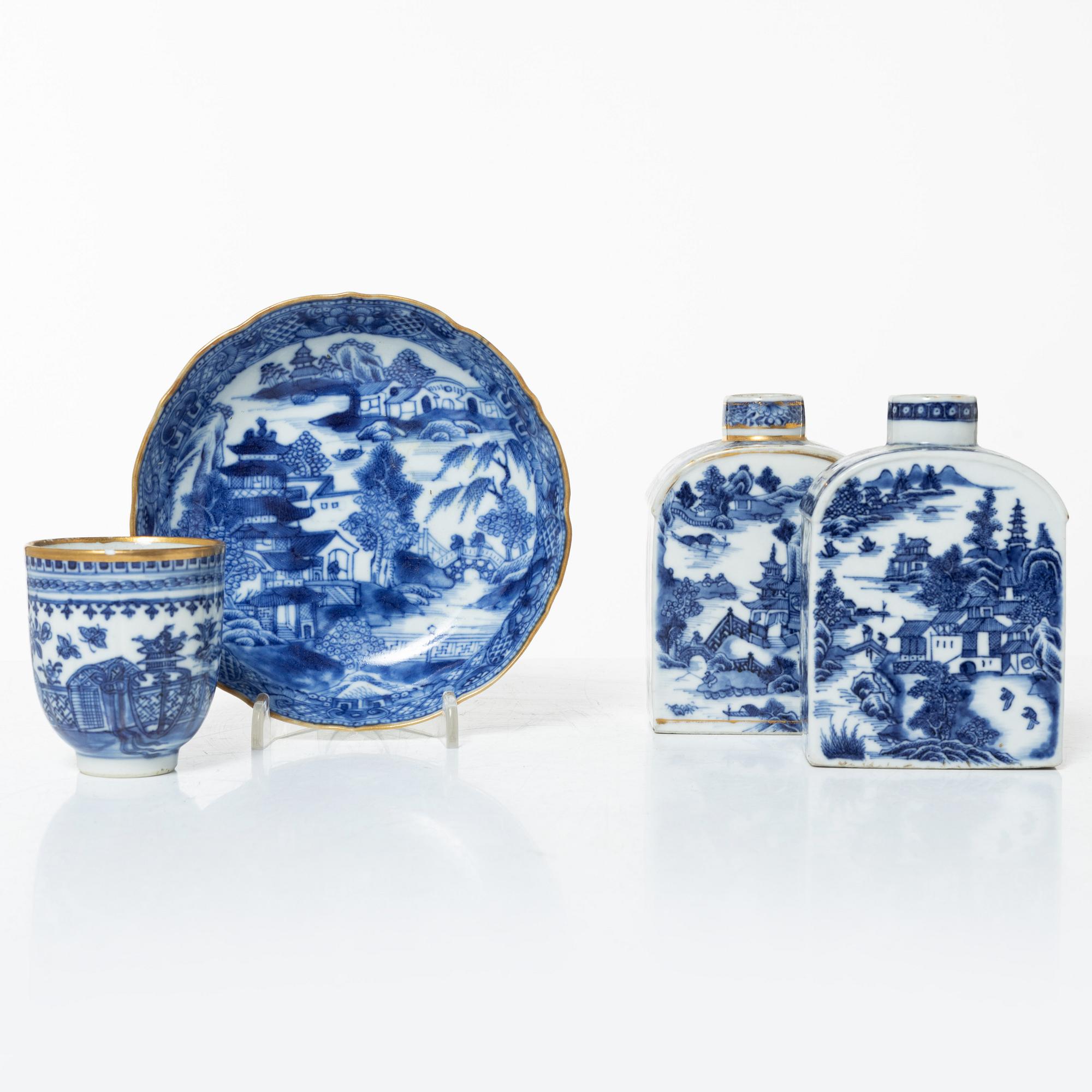 Tedosor, 2 st samt kopp med fat, kompaniporslin, Kina, omkring 1800.