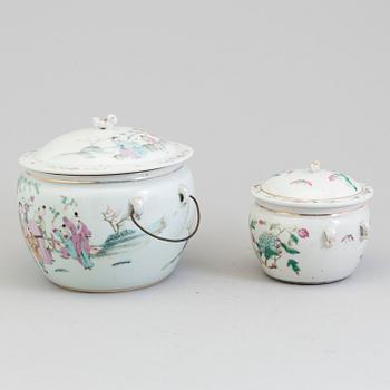 Two Chinese famille rose porcelain bowls with covers, late 19th century and early 20th century.