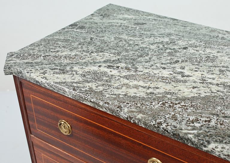 BYRÅ, sengustaviansk stil, omkring 1900-talets mitt.