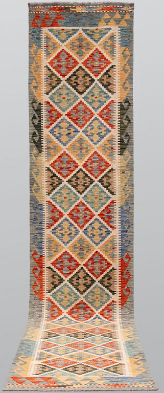 A Kilim rug, approx. 401 x 82 cm.
